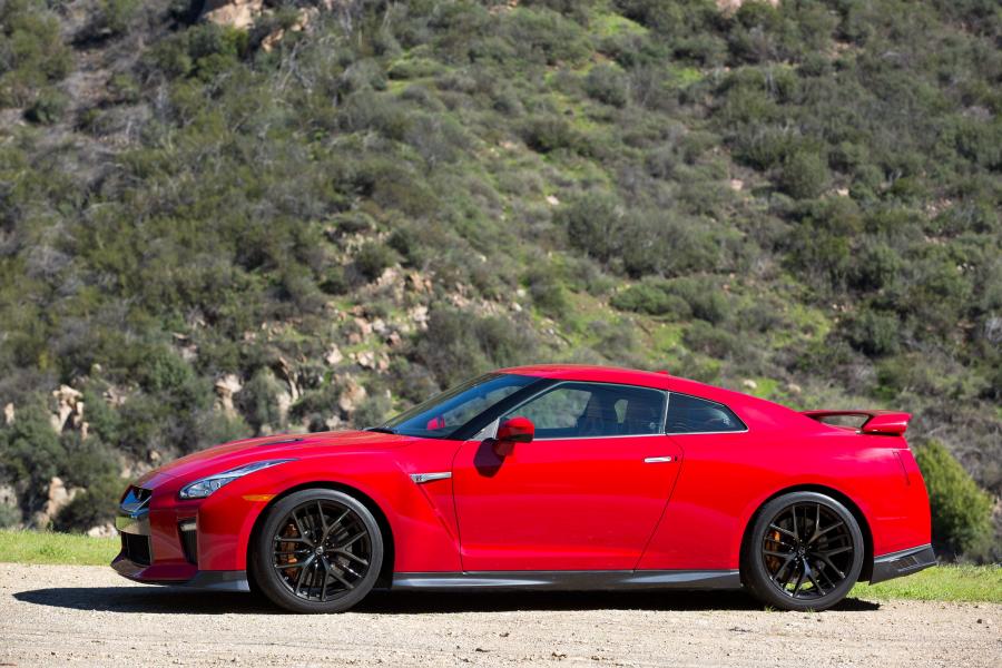  Nissan GT-R 2016 года  (US) (фото 9 из 57)